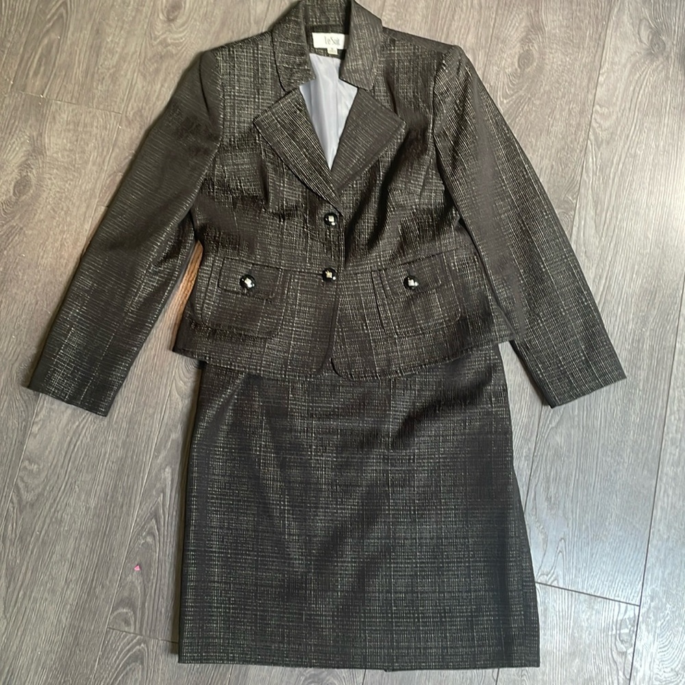 Le Suit 2 piece Blazer & skirt Black Silver Thread Textured Button Flap Pockets
